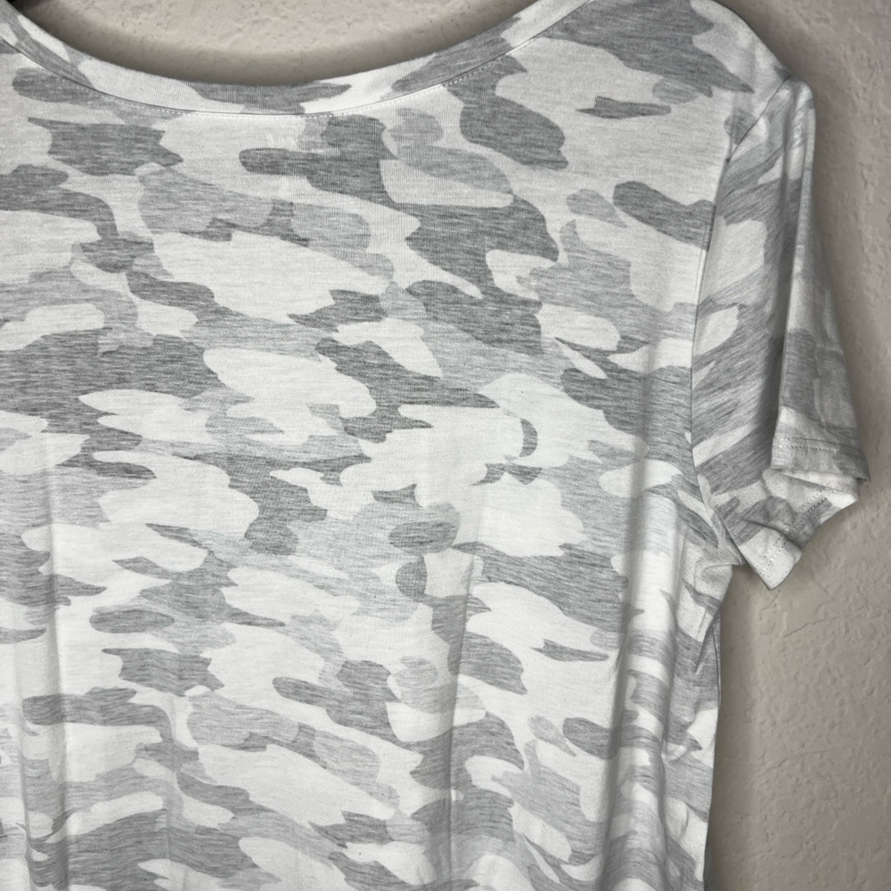 Grace & Lace Camo Scoop Neck Tee Small Gray White Soft Stretch Short Sleeve Top - Picture 6 of 9